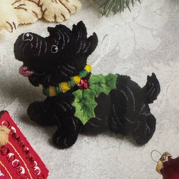 BUCILLA Santa Paws 6 Piece Felt Ornament Craft Kit 85462 Dogs/ Puppies Craft NWT - Picture 5 of 16